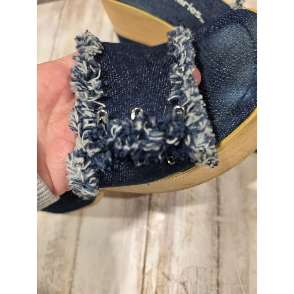 No Boundaries Womens Brittney Denim Frayed Safety Pin Wedge Platform Mules 6.5M